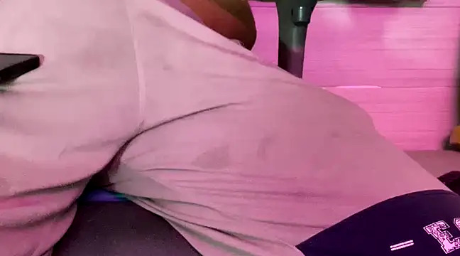 Snapshot of thesummerboy chatting on February 19, 1:50 pm thesummerboy online show from February 19, 1:50 pm