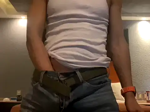 Snapshot of thesummerboy chatting on March 5, 8:10 pm thesummerboy online show from March 5, 8:10 pm