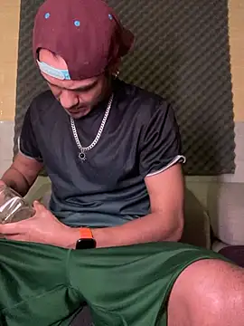 Snapshot of thesummerboy chatting on March 21, 7:33 am thesummerboy online show from March 21, 7:33 am