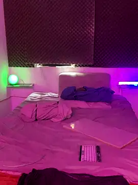 Snapshot of thesummerboy chatting on September 26, 7:18 pm thesummerboy online show from September 26, 7:18 pm