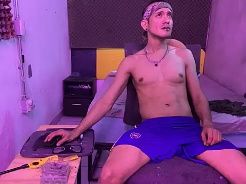 Snapshot of thesummerboy chatting on November 16, 8:58 pm thesummerboy online show from November 16, 8:58 pm