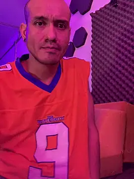 Snapshot of thesummerboy chatting on February 3, 6:00 am thesummerboy online show from February 3, 6:00 am