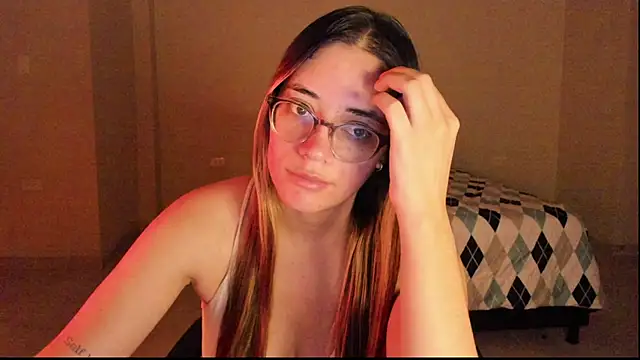 Snapshot of atenas_05_ chatting on September 23, 9:23 am atenas 05 online show from September 23, 9:23 am