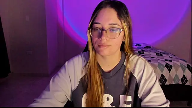 Snapshot of atenas_05_ chatting on October 11, 9:30 am atenas 05 online show from October 11, 9:30 am