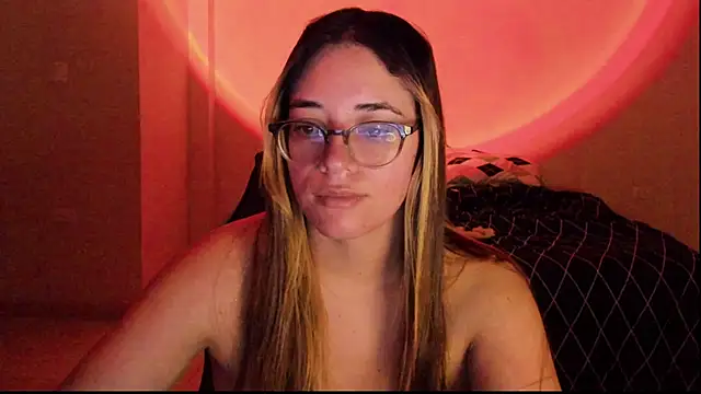 Snapshot of atenas_05_ chatting on October 14, 9:21 am atenas 05 online show from October 14, 9:21 am