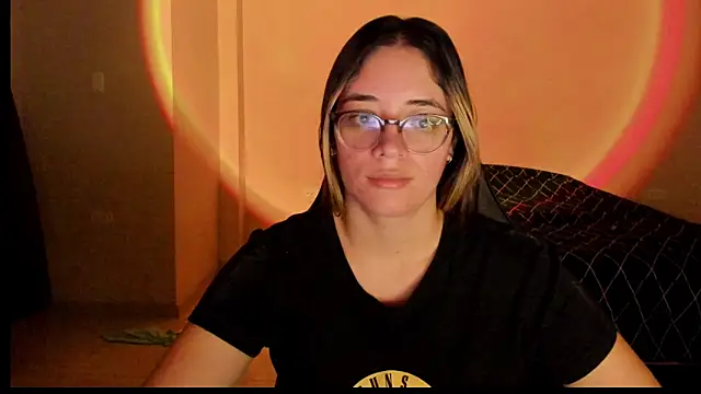 Snapshot of atenas_05_ chatting on October 17, 9:34 am atenas 05 online show from October 17, 9:34 am