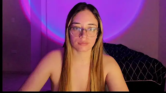 Snapshot of atenas_05_ chatting on October 18, 9:32 am atenas 05 online show from October 18, 9:32 am