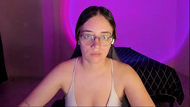 Snapshot of atenas_05_ chatting on October 19, 9:21 am atenas 05 online show from October 19, 9:21 am