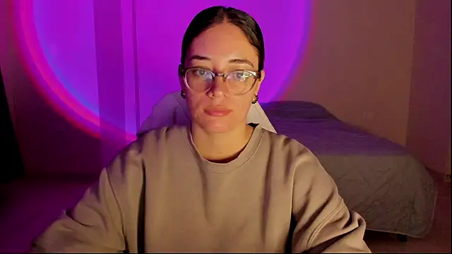 Snapshot of atenas_05_ chatting on October 23, 7:51 am atenas 05 online show from October 23, 7:51 am