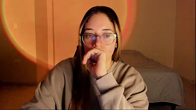 Snapshot of atenas_05_ chatting on October 28, 9:24 am atenas 05 online show from October 28, 9:24 am