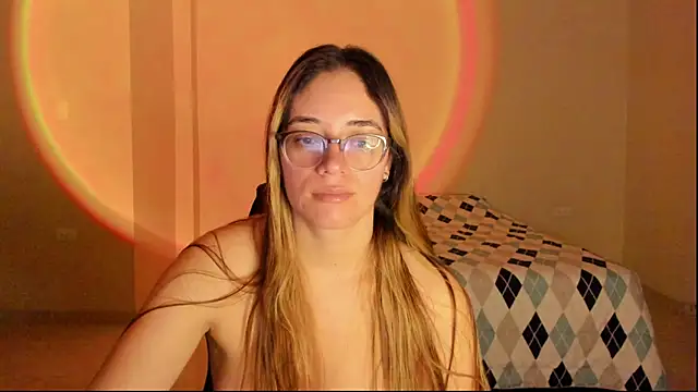 Snapshot of atenas_05_ chatting on October 30, 9:22 am atenas 05 online show from October 30, 9:22 am