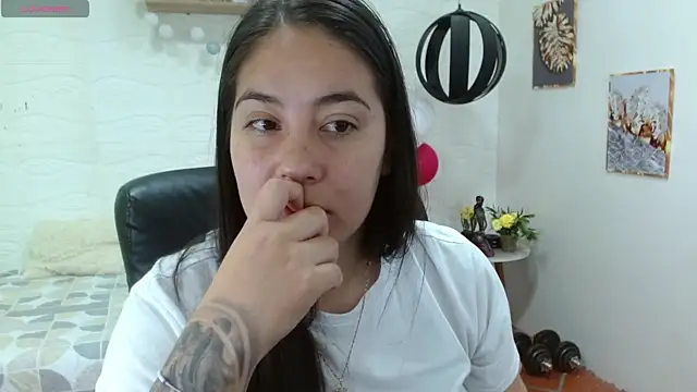 Snapshot of lizzaxs chatting on February 25, 1:50 pm lizzaxs online show from February 25, 1:50 pm