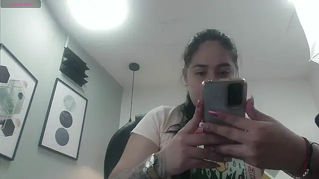 Snapshot of lizzaxs chatting on March 6, 1:24 pm lizzaxs online show from March 6, 1:24 pm