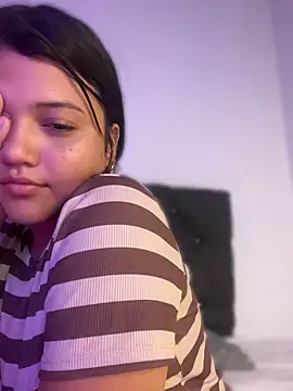 alisson carolina73 online show from April 12, 3:00 am