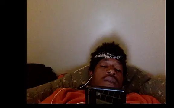 Snapshot of POPAYE972 chatting on April 6, 9:05 pm POPAYE972 online show from April 6, 9:05 pm