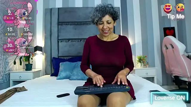 Snapshot of Julianewell chatting on January 14, 12:24 pm Julianewell online show from January 14, 12:24 pm