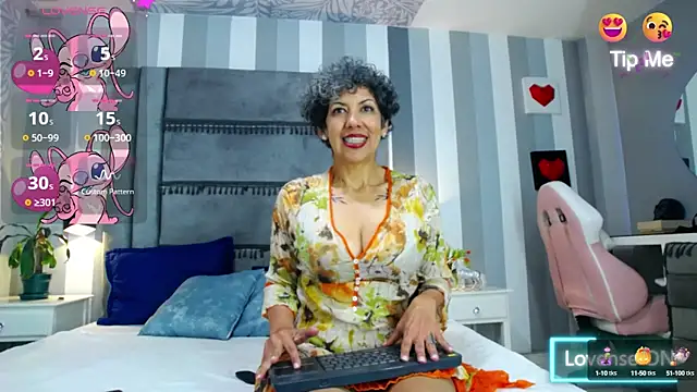 Snapshot of Julianewell chatting on January 23, 3:11 pm Julianewell online show from January 23, 3:11 pm