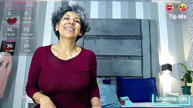 Snapshot of Julianewell chatting on February 8, 6:33 pm Julianewell online show from February 8, 6:33 pm