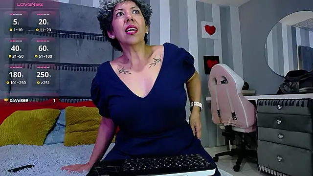 Julianewell online show from March 10, 12:32 pm