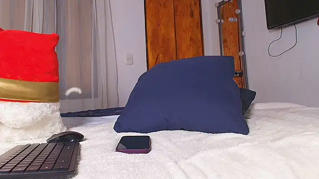 Isa bonnet online show from December 4, 11:57 pm