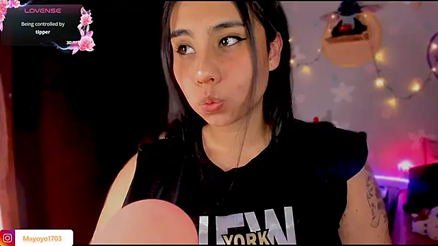 kiki cavilll online show from September 24, 10:35 pm