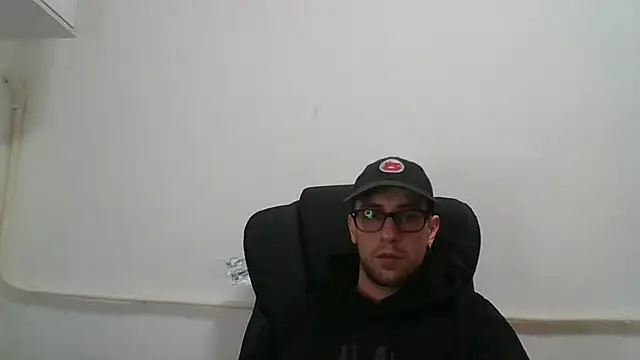 Snapshot of mikealcorleone chatting on December 21, 3:03 am mikealcorleone online show from December 21, 3:03 am