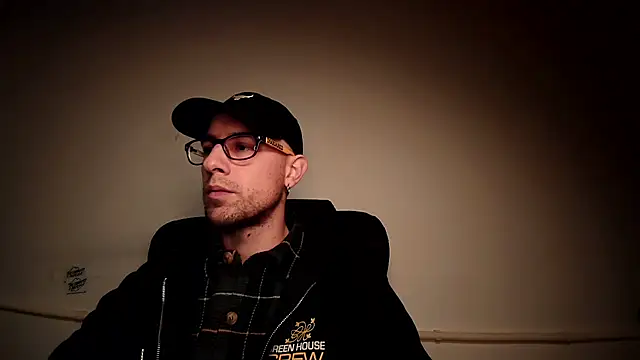 Snapshot of mikealcorleone chatting on January 19, 12:28 pm mikealcorleone online show from January 19, 12:28 pm