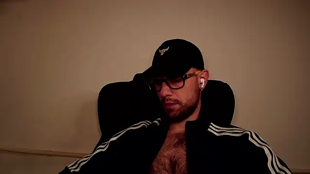 Snapshot of mikealcorleone chatting on February 13, 10:11 pm mikealcorleone online show from February 13, 10:11 pm