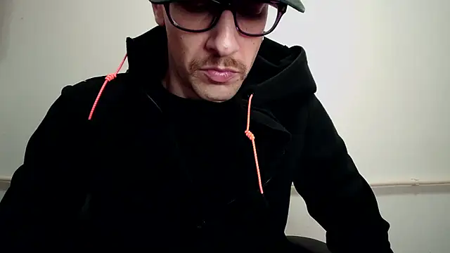 Snapshot of mikealcorleone chatting on March 19, 9:16 pm mikealcorleone online show from March 19, 9:16 pm