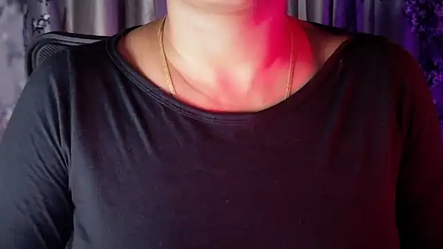 Snapshot of SexyAndHottie chatting on February 22, 6:28 pm SexyAndHottie online show from February 22, 6:28 pm