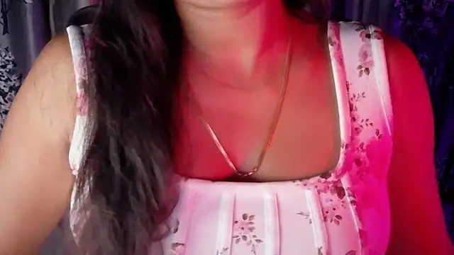 Snapshot of SexyAndHottie chatting on February 25, 4:49 pm SexyAndHottie online show from February 25, 4:49 pm