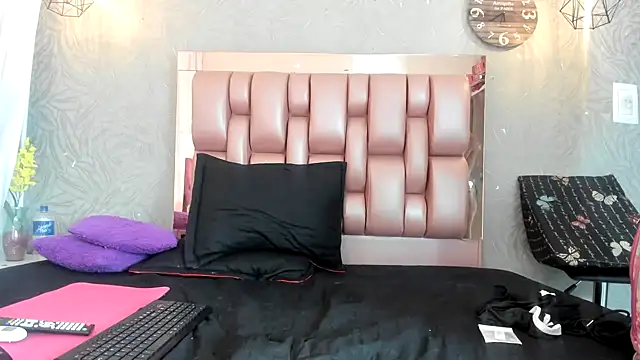 Snapshot of KOURTNEY-- chatting on November 23, 6:30 pm KOURTNEY-- online show from November 23, 6:30 pm