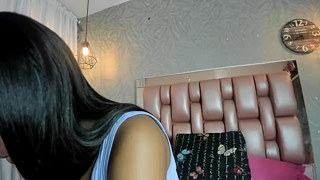 Snapshot of KOURTNEY-- chatting on November 29, 2:25 am KOURTNEY-- online show from November 29, 2:25 am