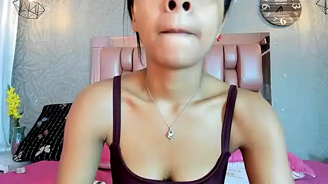 Snapshot of KOURTNEY-- chatting on December 15, 2:38 am KOURTNEY-- online show from December 15, 2:38 am