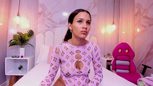 Snapshot of Carohorny4u chatting on October 12, 1:21 pm Carohorny4u online show from October 12, 1:21 pm