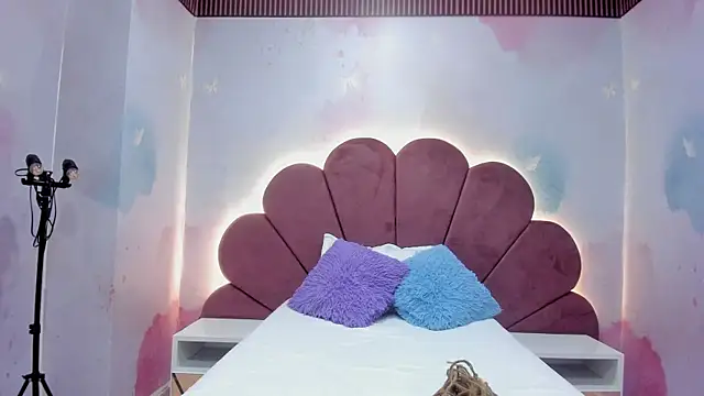 Snapshot of Carohorny4u chatting on November 26, 11:44 am Carohorny4u online show from November 26, 11:44 am