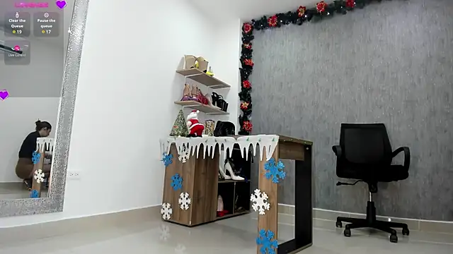 Snapshot of Ella_Pride1 chatting on December 3, 3:11 pm Ella Pride1 online show from December 3, 3:11 pm