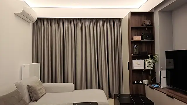 Snapshot of IrisNoire chatting on February 24, 8:40 pm IrisNoire online show from February 24, 8:40 pm