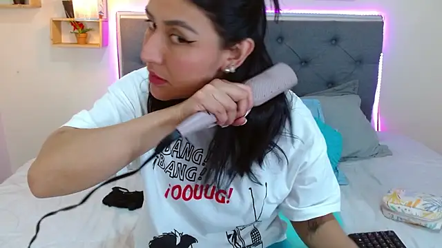 mia aira online show from September 25, 3:16 pm