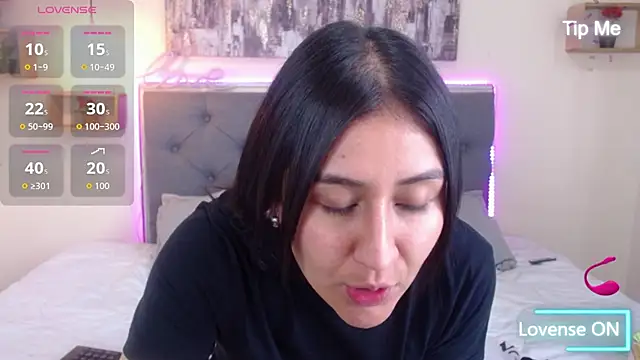 mia aira online show from October 23, 3:00 pm