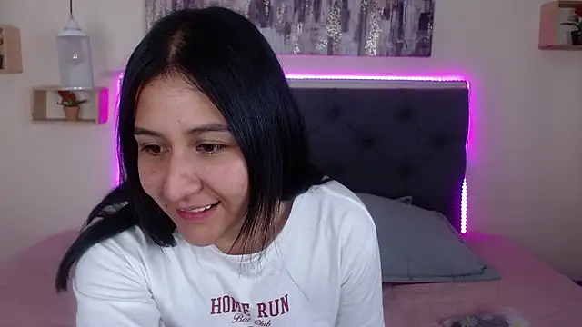 mia aira online show from October 31, 3:13 pm