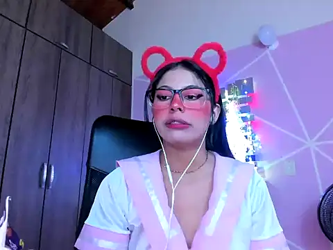  ALLYSON18  online show from January 12, 2:30 pm