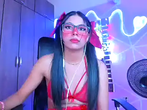  ALLYSON18  online show from February 22, 5:35 pm