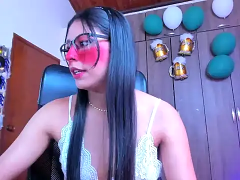 Snapshot of _ALLYSON18_ chatting on October 3, 11:40 am ALLYSON18 online show from October 3, 11:40 am