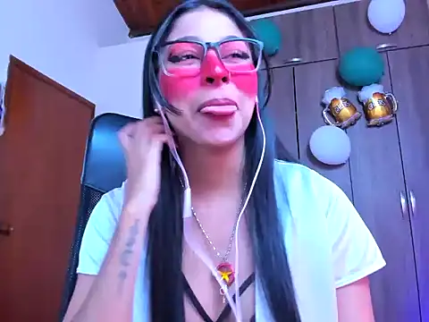 Snapshot of _ALLYSON18_ chatting on October 4, 11:41 am ALLYSON18 online show from October 4, 11:41 am