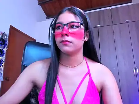 Snapshot of _ALLYSON18_ chatting on November 1, 11:34 am ALLYSON18 online show from November 1, 11:34 am