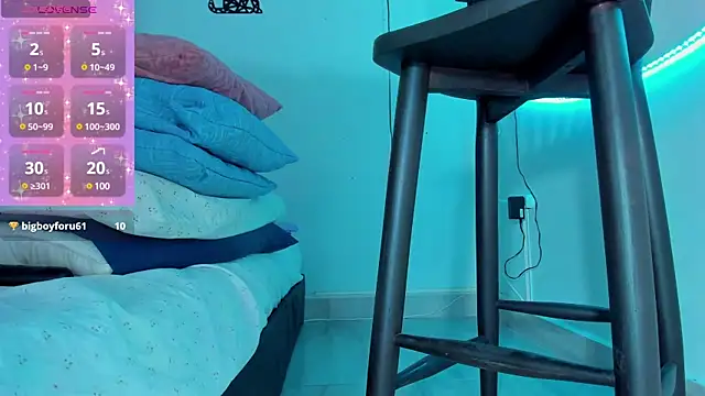 Snapshot of reinahot-699 chatting on January 22, 3:51 pm reinahot-699 online show from January 22, 3:51 pm