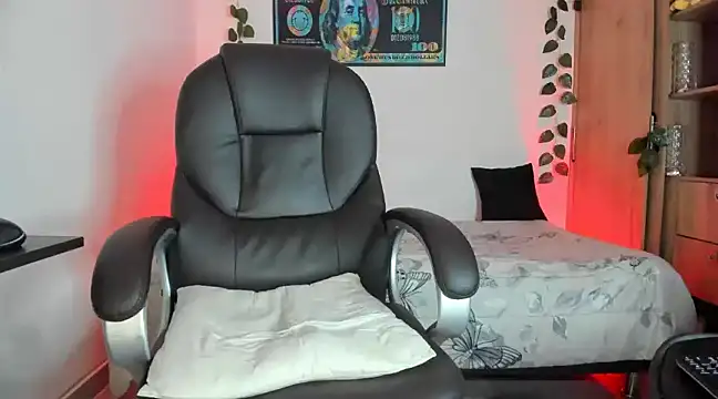 mikee scooth online show from February 25, 6:47 am