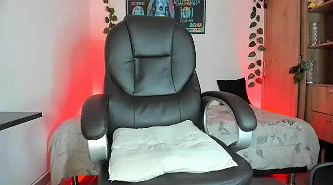 mikee scooth online show from February 26, 4:25 am