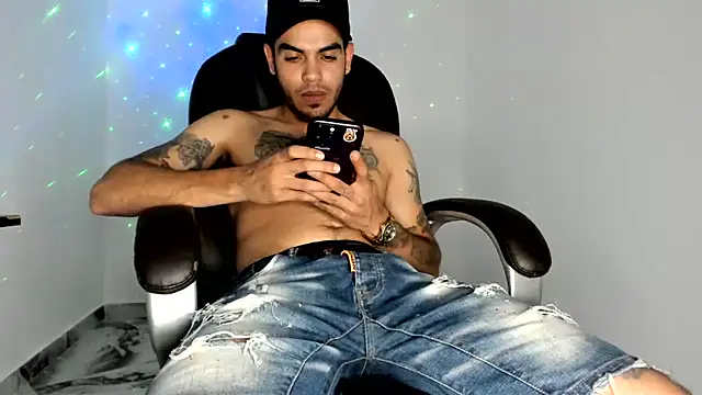 Snapshot of mikee_scooth chatting on June 11, 8:29 pm mikee scooth online show from June 11, 8:29 pm